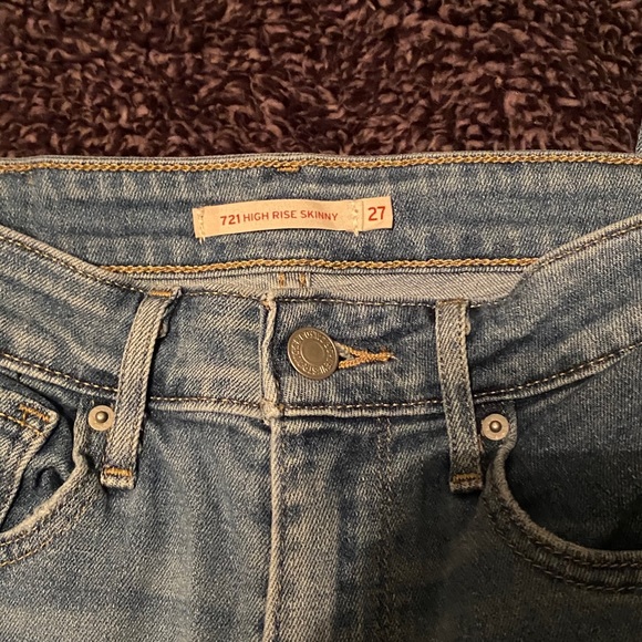 721 High rise Levi’s Jeans 💙❤️✨ - Picture 3 of 4
